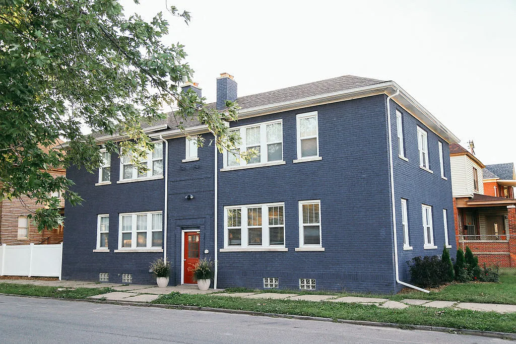 Baker Street Apartments — Photo 2