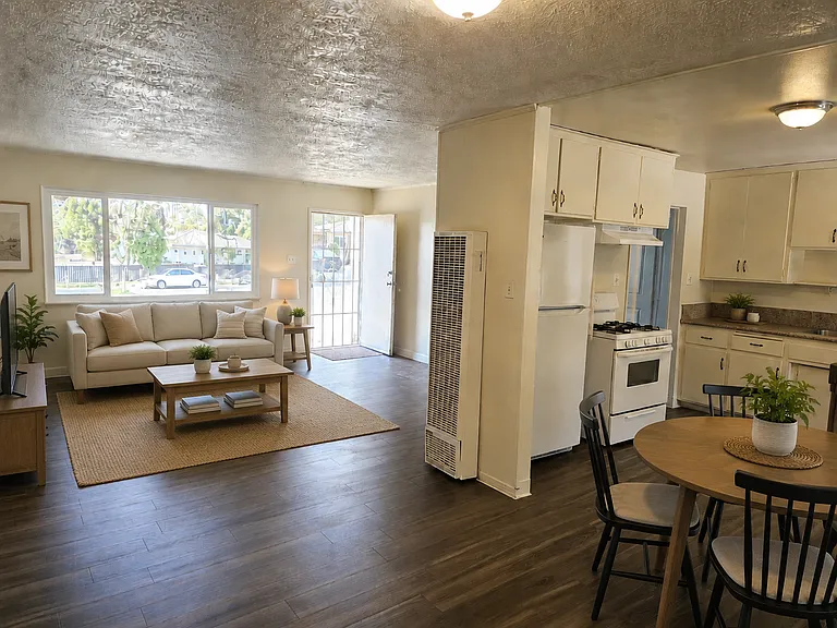 6641 Mitad Ct — Photo 3