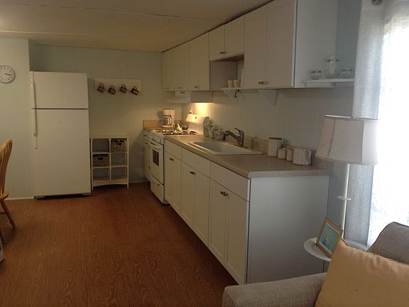 2nd image of 9 Idle Ln