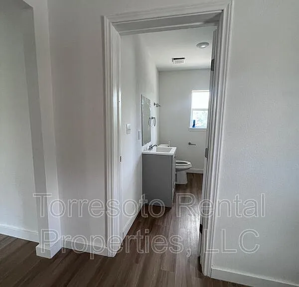 224 W Pyron Ave #B — Photo 8