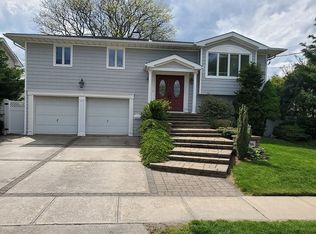 2708 Mandalay Beach Rd, Wantagh, NY 11793
