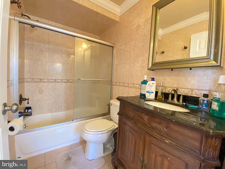 240 William Livingston Ct — Photo 26