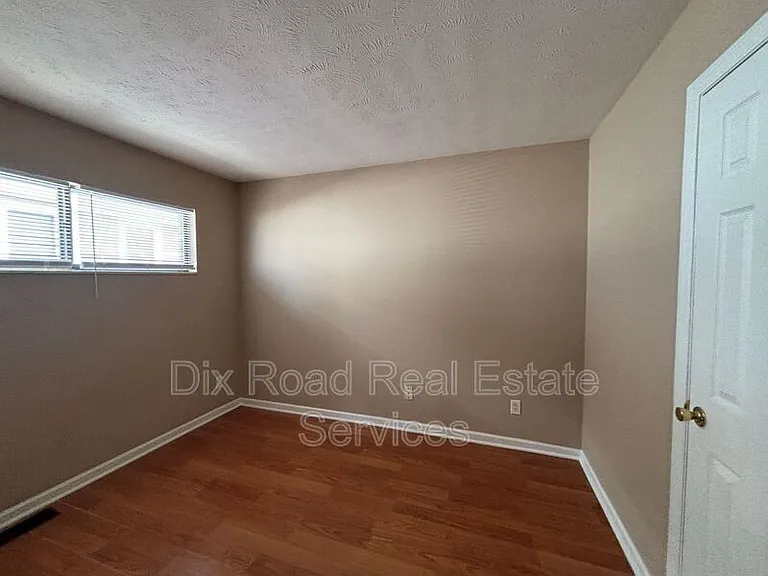3 N Sutphin St — Photo 11