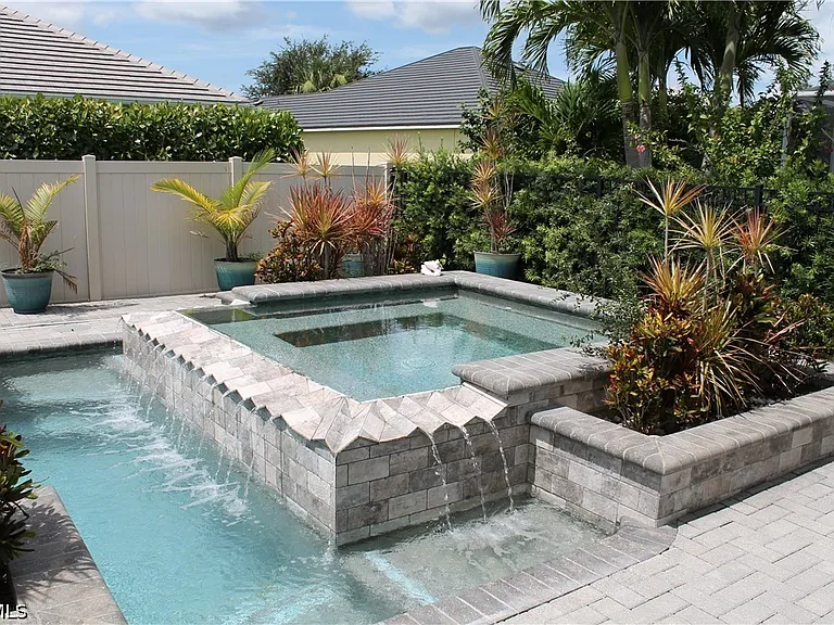 2736 Lambay Ct — Photo 3