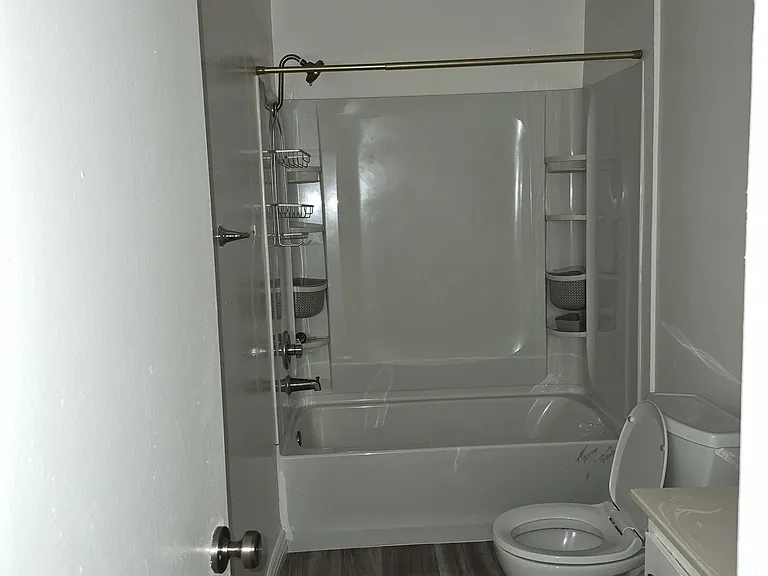 5545 Lindley Ave #10 — Photo 8