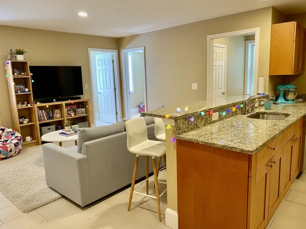 328-330 Saint Paul St #4, Brookline, MA 02446