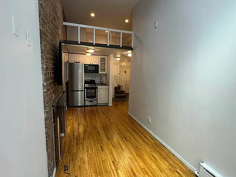 370 W 46th St #1R — Photo 9