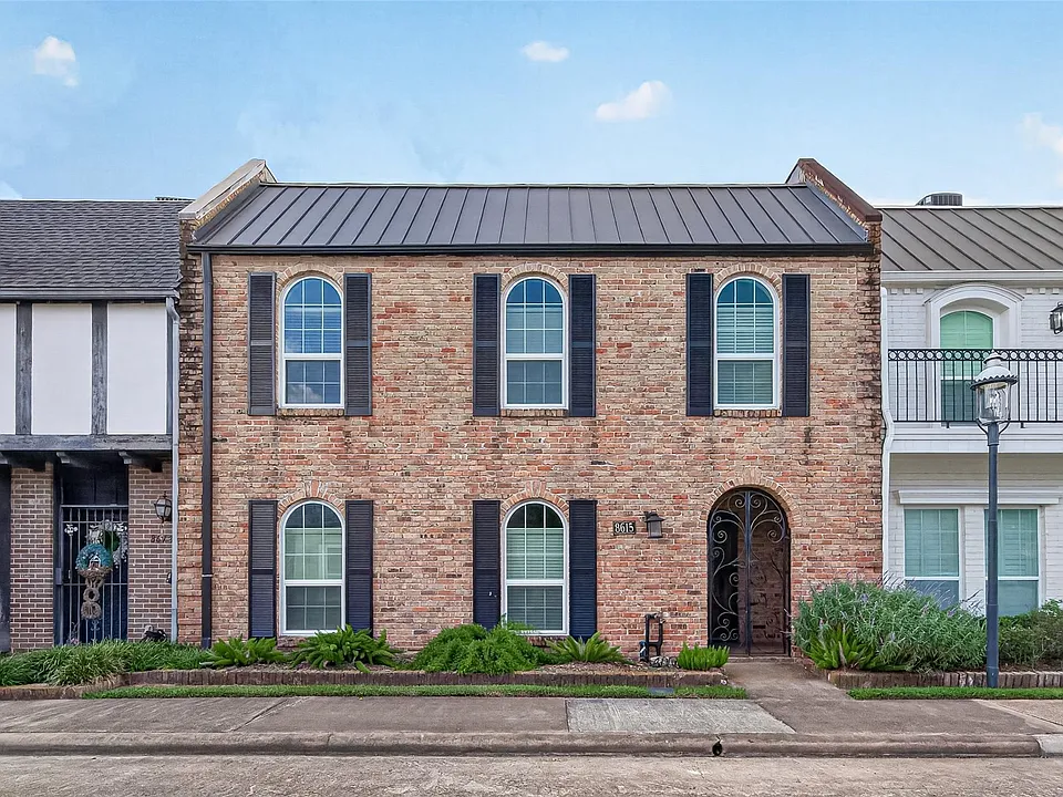 8615 La Fonte St