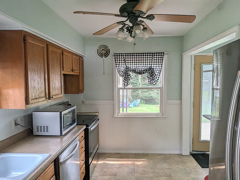 1436 Curtis Ave — Photo 5