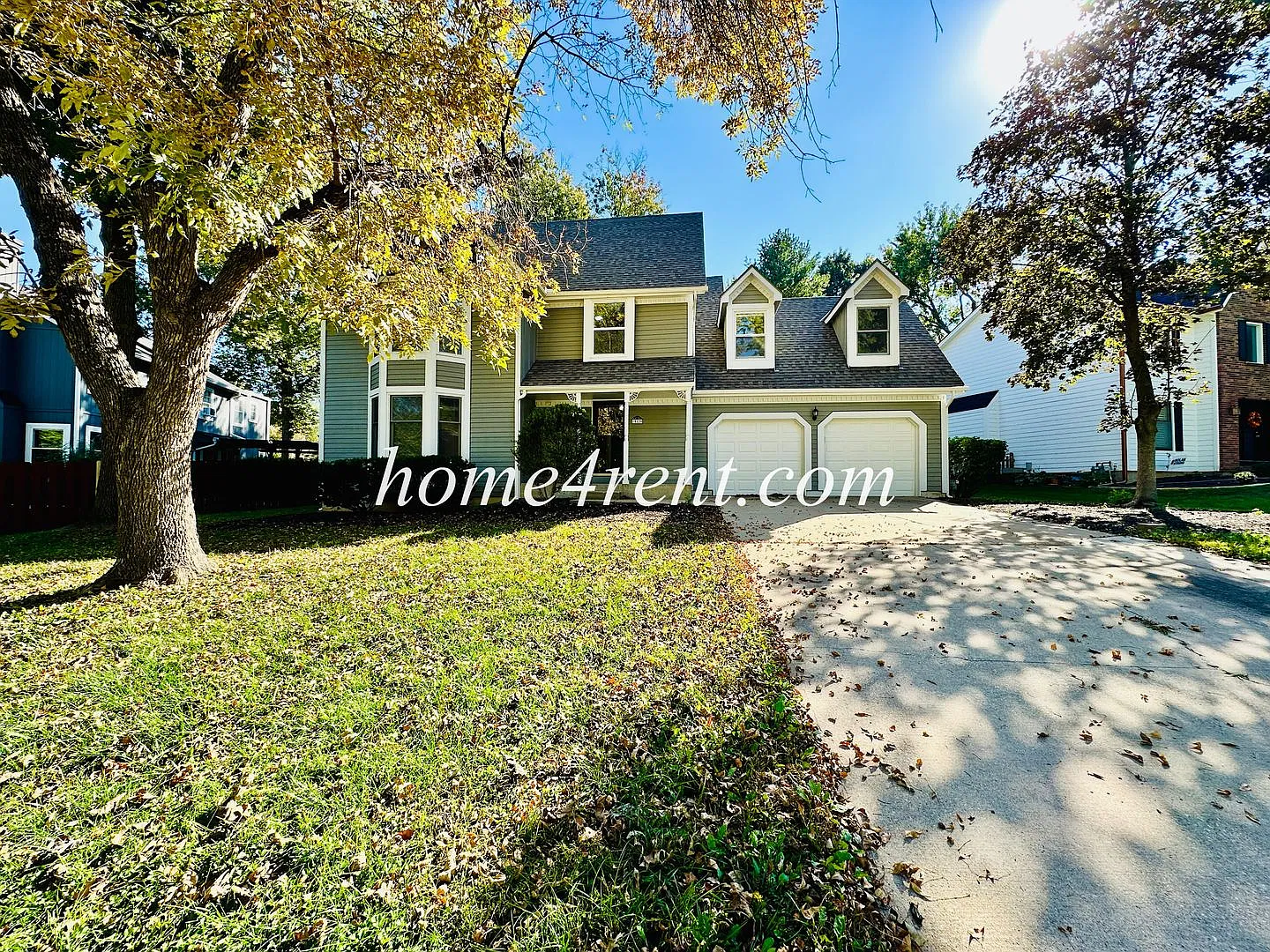Fantastic Lenexa Home w/ Updated Kitchen, Wood Floors, Spacious Bedrooms, Finished Basement and a... — Photo 1