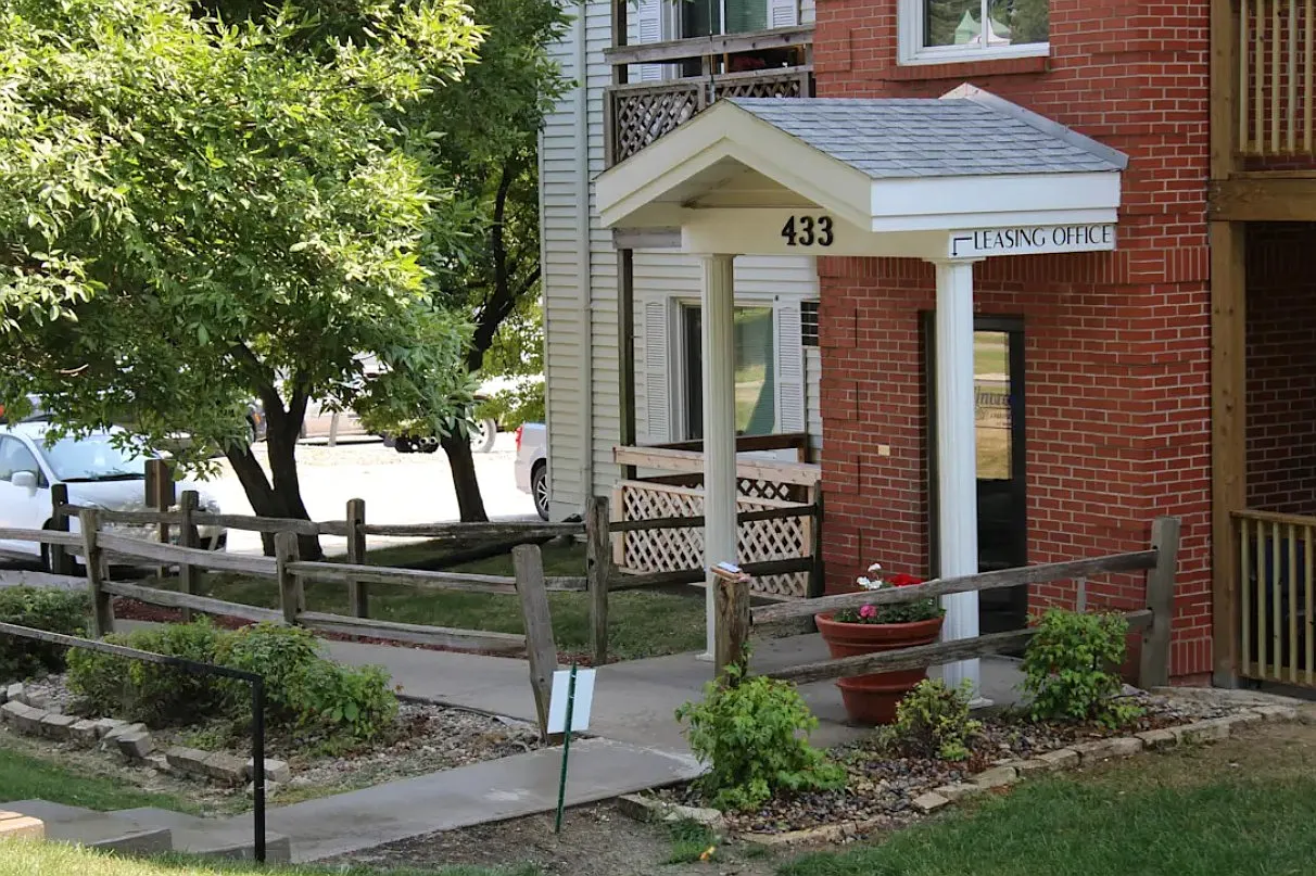 Elmcrest — Photo 1