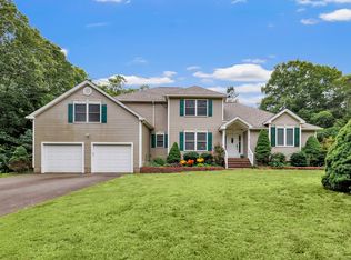 46 Oakcrest Rd, Oxford, CT 06478