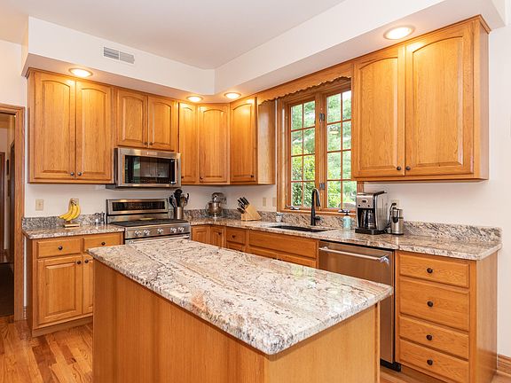 5th image of 3683 Bellflower Dr