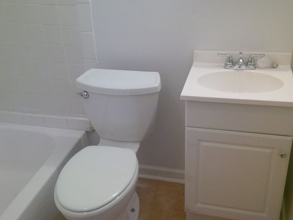 4th image of 927 Pine St APT 201