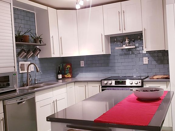 2nd image of 1121 Albion St #222