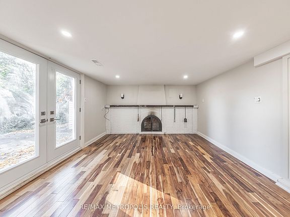 4th image of 21 Hills Rd #Basement