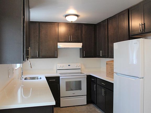 4th image of 170 Stoakes Ave APT 3