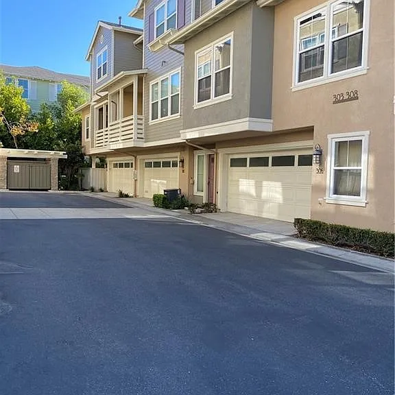 1800 Oak St #308 — Photo 2