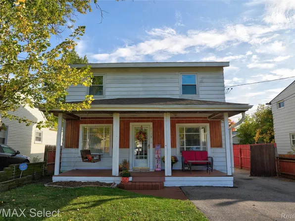 2138 E Schumacher St, Burton, MI 48529