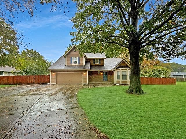 1st image of 916 SW Southgate Ct