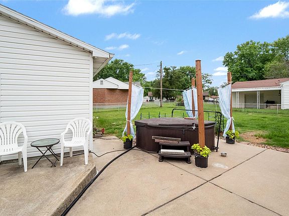 3rd image of 785 Saint Brendan Ln