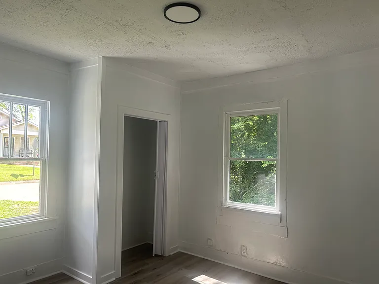 215 Dewitt Ave — Photo 3