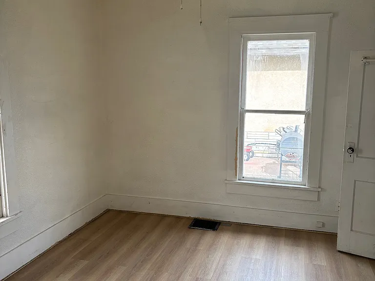 314 E 14th St — Photo 3