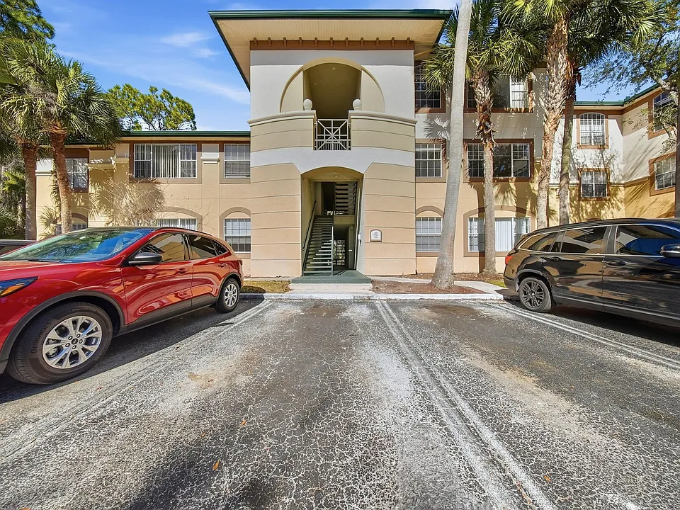 17114 Carrington Park Dr #201
