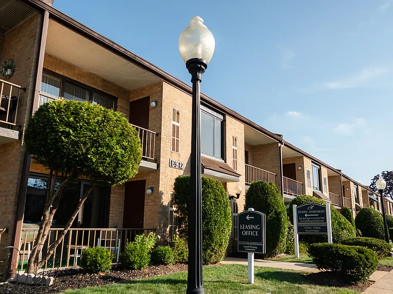 Ambassador Apartments — Photo 76