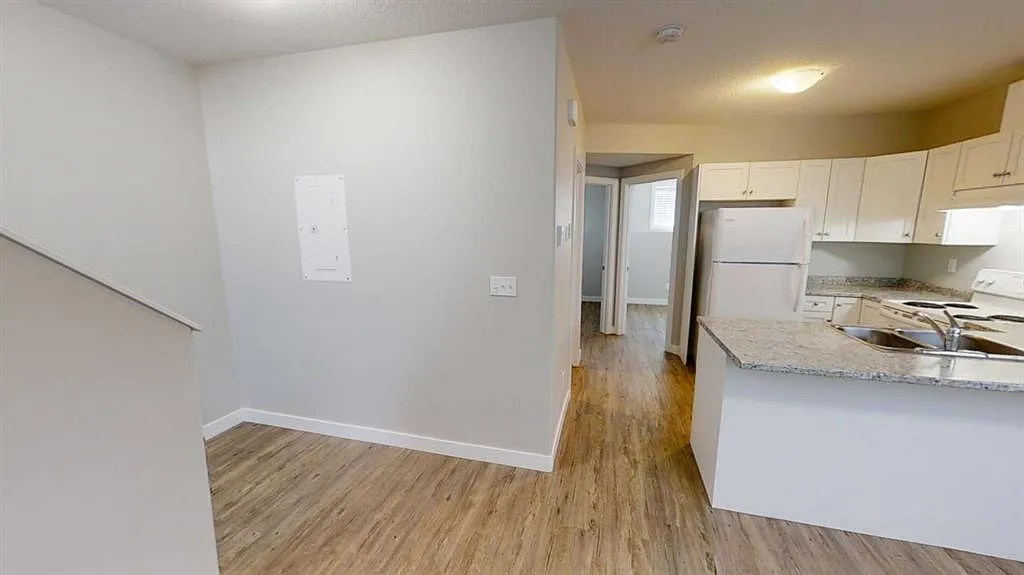 2 bed, 1.0 bath, 600 sqft, $1,400 — Photo 2