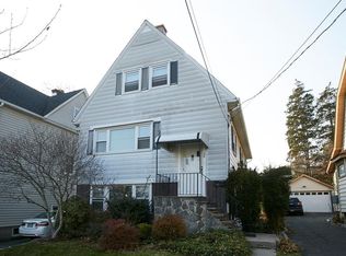 28 Pelhamside Dr, New Rochelle, NY 10801