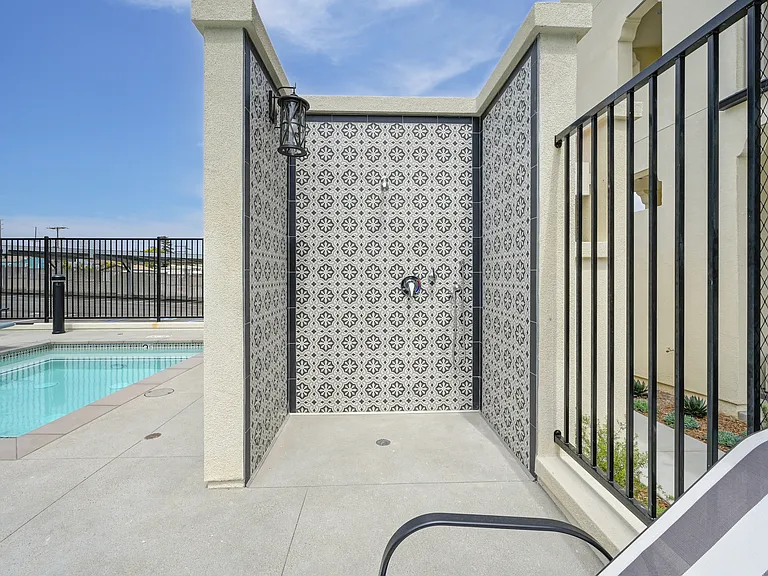 The Commodore Apartments — Photo 20