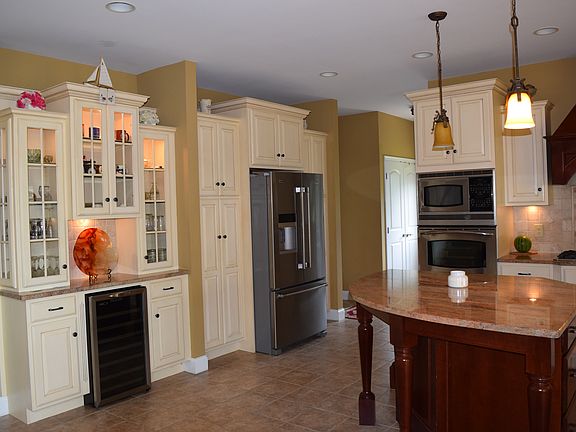 Built-in china/wine chiller 