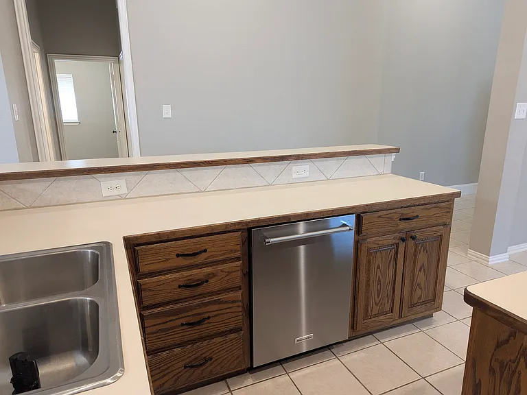 4200 Tiffany Dr — Photo 6
