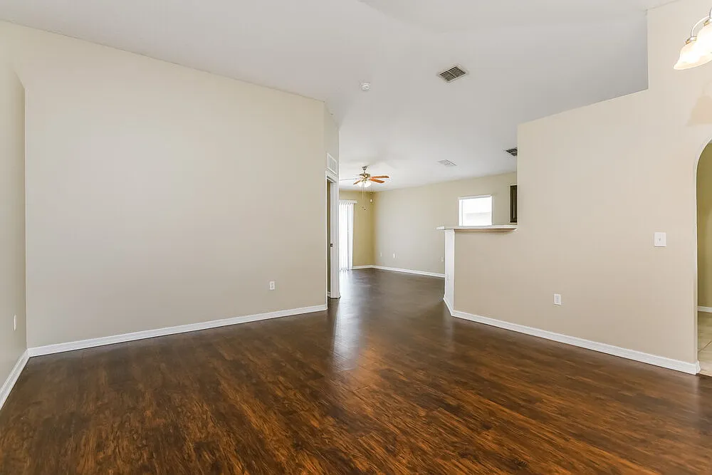 3 bed, 2.0 bath, 1443 sqft, $1,885 — Photo 4
