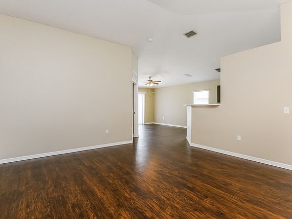 4th image of 448 Hammerstone Ave