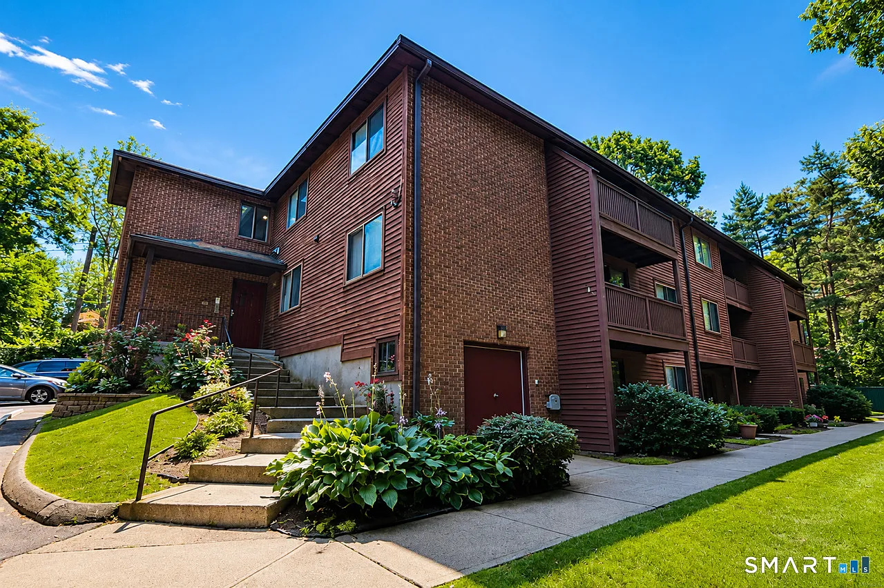 2 bed, 1.0 bath, 11416 sqft, $1,600 — Photo 2