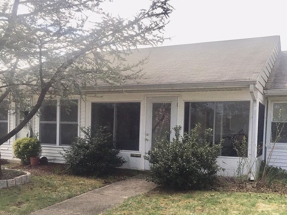 1st image of 328 Coventry Ct #D