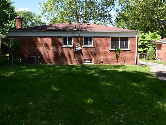 3rd image of 30045 Fairfax St