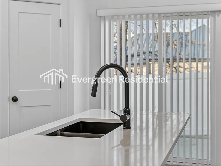 Barryview Townhomes — Photo 54