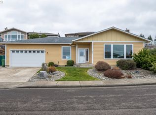 927 Inlet Loop, Coos Bay, OR 97420