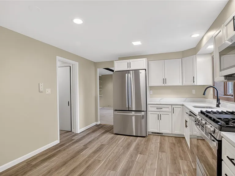 219 Main Entrance Dr — Photo 14