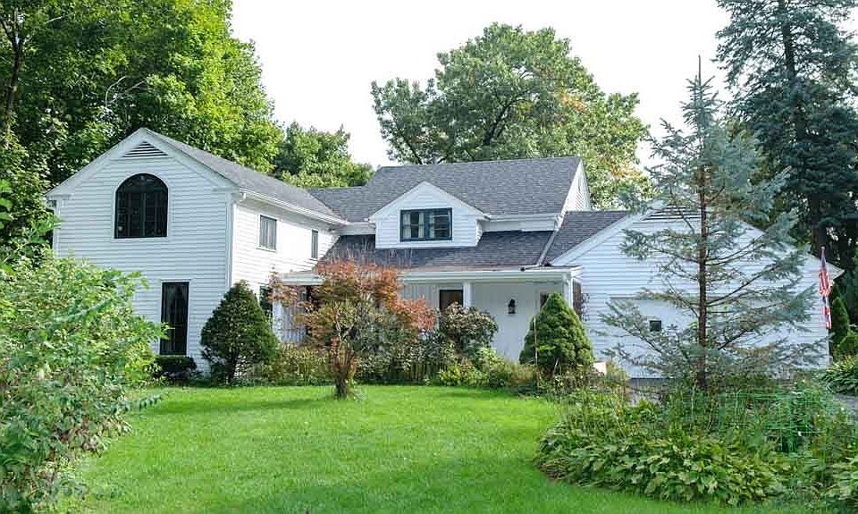 1st image of 7 Crab Apple Ln