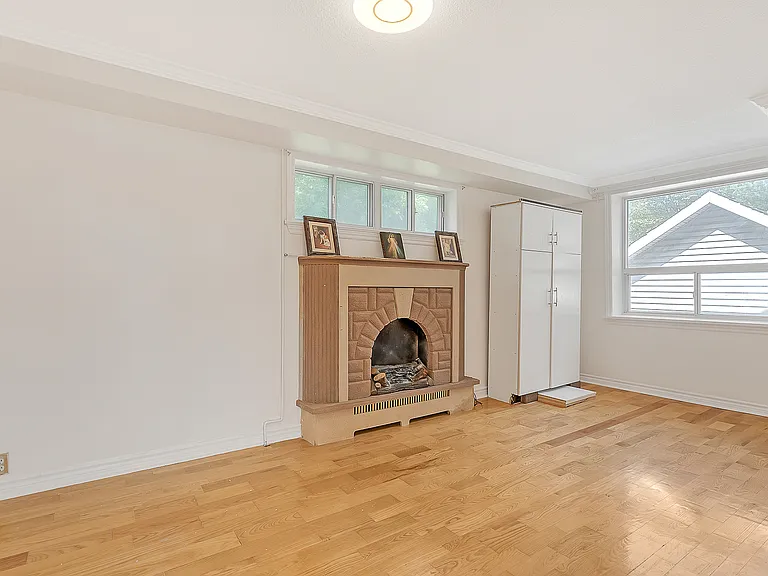 1345 Saint James Ave — Photo 6
