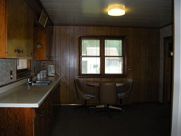 3rd image of 103 N Mitchell St