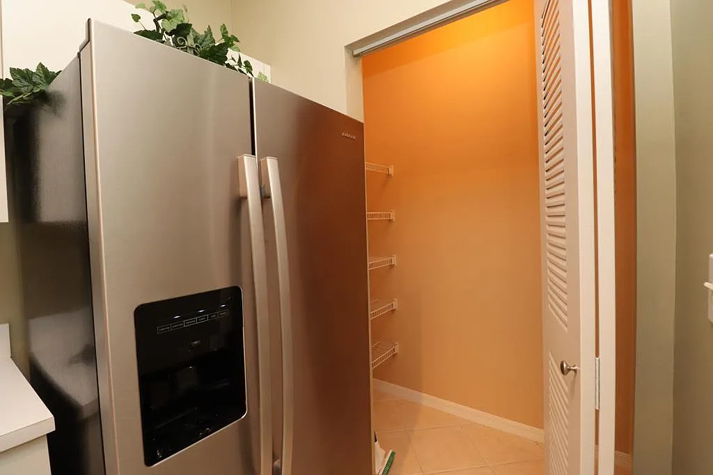 3 bed, 1050 sqft, $1,800 — Photo 4