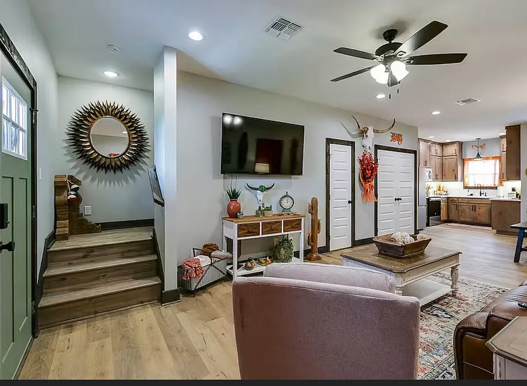 2 bed, 2.5 bath, 1223 sqft, $2,300 — Photo 4