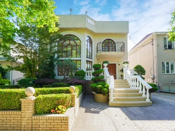 2239 East 63rd Street image 1 of 32