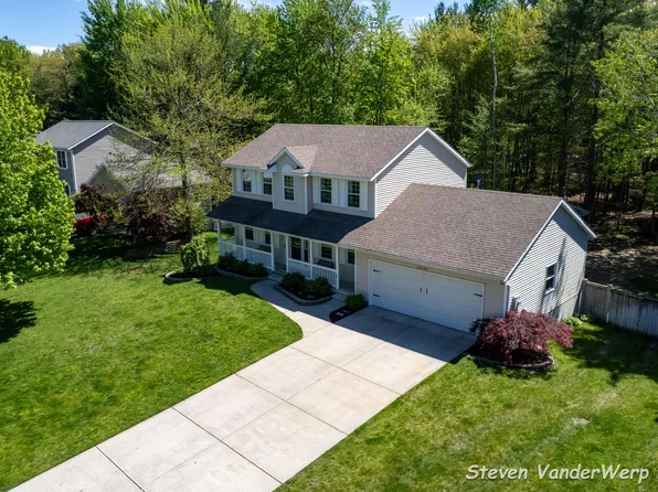 16204 Heather Ct, Spring Lake, MI 49456