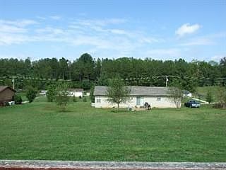 3rd image of 105 Dogwood Ln E